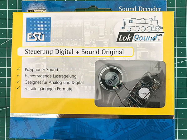 ESU 54400 Loksound Decoder V 4.0 32 Mbit 8 polig (Bild rechts zeigt einen Decoder ohne Lautsprecher)